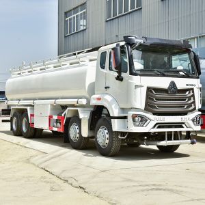 Oil Storage 25 Tons SINOTRUK 8x4 12 Wheels Fuel Tanker Truck Made in with