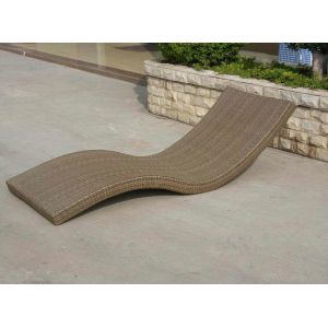 Modern Luxury Comfortable Wicker Rattan Sun Lounger For Poolside