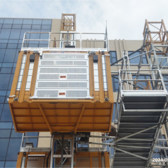 Frequency Conversion Control Motors Drive Rack And Pinion Hoist With 3.2 X 1.5 X