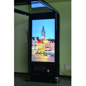 High Bright 2500 nits IP65 Outdoor 65" Digital Totem Wide Operating Temperature