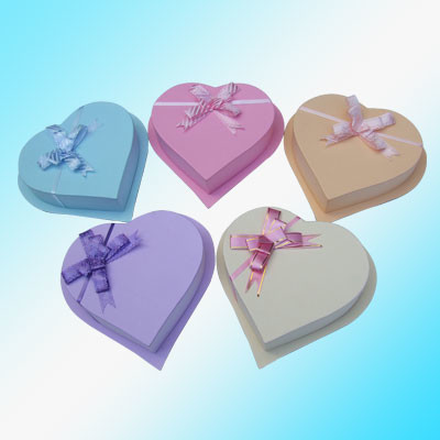 Custom luxury fancy heart shape cardboard box for gift packaging