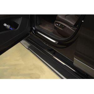 Audi Q7 Anti Pinch Power Running Boards with Automatic Deployment