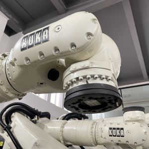 Used Kuka Robot 6 Axis KR150-2 2000 Palletizing Loading Welding Robot