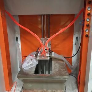 1.5KW Automated Powder Feed Center For Powder Clean And Change