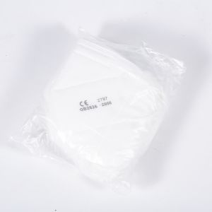 China Unisex Disposable KN95 Mask Non-Woven White Face Mask on sale