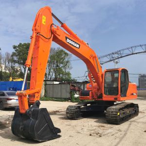 22 Ton Used Doosan DX225 Excavator in South Korea with and Moving Type Crawler