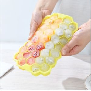 Sustainable Ice Cream Makers Hot Foldable 37-Cavity Honeycomb Silicone Ice Tray