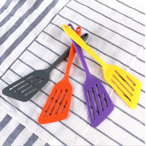 China Heat Resistant Silicone Kitchen Utensil Sets Non Stick Pan Full Package Oblique Hot Fish Shovel on sale