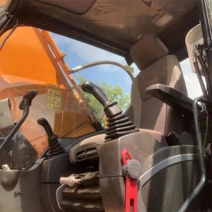 Crawler Chain Moving type 22 ton used hyundai r220 excavator in Shanghai