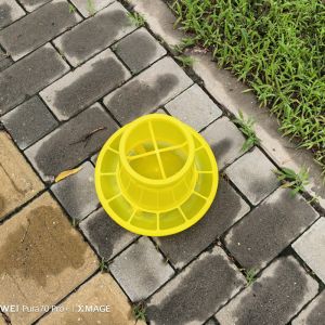 2.7L Plastic Diy Chicken Feed Bucket Round Design