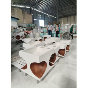 White Rectangular Heart -shaped Cutouts Fiber Clay Planter Resistant To Cracking
