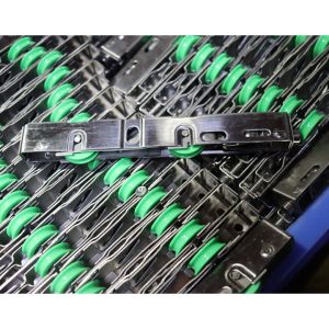 ODM Sliding Door Rollers Heavy Duty With 2 Wheels POM Iron Material