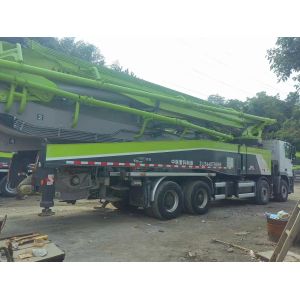 Zoomlion 63m truck-mounted concrete boom pump is suitable for high-rise building