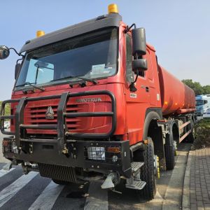 China Sinotruk Howo 8x4 Used Water Sprinkler Truck CSC20191011 Euro 2 on sale