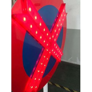 Solar Power Warning LED Arrow Board 2m Height Adjustable