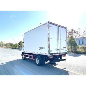 China China Isuzu 4X2 Commercial Refrigerated Refrigerator Freezer Reefer Box Truck For Sale on sale
