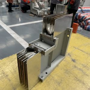 Plug In Busway Box With Circuit Breaker Aluminum Busbar Trunking For Pipeline