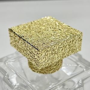 China Square Zamak Perfume Caps With Customized Features Die Casting Process on sale