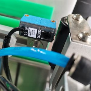 Npack Automatic Vertical Round Bottle Labeling Machine with Ribbon Coding