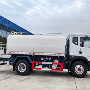 Dongfeng Chassis 10000L 12000L Tanker Water Tank Truck in Dubai with Yuchai or