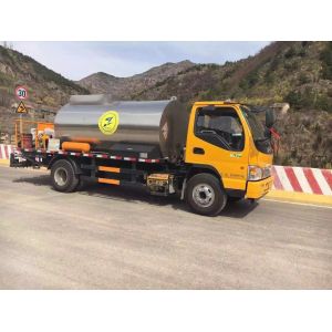 China STARRY Asphalt Road Construction Equipment Asphalt Paving Trucks 6m Distribution Width on sale