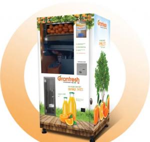China OEM Healthy Food Fresh Juice Vending Machine For Street Hotel Subway Station on sale