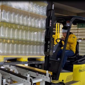 Fully Automatic Plastic Bottle Depalletizer Bulk Glass Bottle Depalletizer