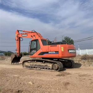 Cheap High Maneuverability Used Doosan DH225LC-7 Excavator Machine 22 Ton Second Hand Doosan Digger for sale
