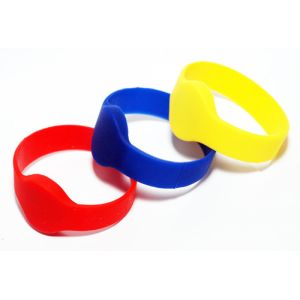 Customized RFID Silicone Bracelets Waterproof RFID NFC Wristband With Logo Print