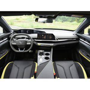 10.3 Inch Touchscreen Changan UNI-V Sedan Used Motor Vehicle 215km/H