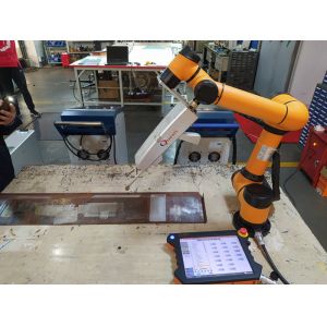 1000W 200W Fiber Laser Paint Removal Machine With 6 Axis Robot for Auto Cleaning