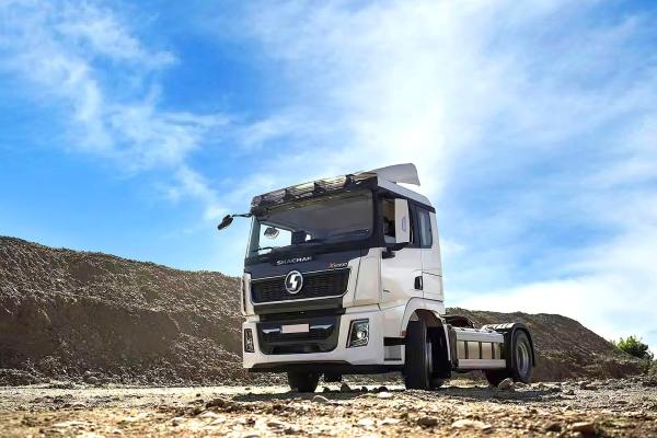 SHACMAN X5000 Tractor Head with 400L Fuel Tank 12R22.5 Tires and WEICHAI Engine