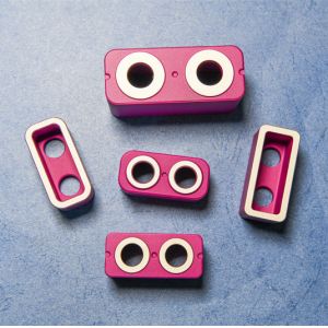 China Alumina Ceramic Plate with Thermal Shock Resistance 250C High Volume Density ≥3.65 and Hardness 9 Mohs on sale