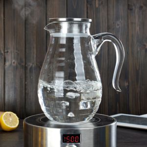 Handmade 1800ml Pyrex Juice Carafe With Lid , Handled Large Glass Pitcher