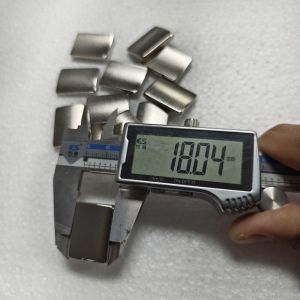 Two Sides Curved Strong Arc Neodymium Magnets Smooth Coating For Small Wind