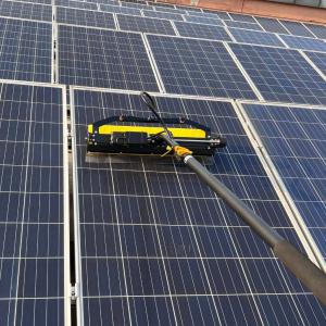 Cold Water Cleaning Photovoltaic Solar Panel Rotary Robot with Manual Rotating