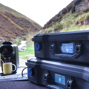 2000W Pure Sine Wave UPS Solar Generator with MPPT Charging and Multiple USB