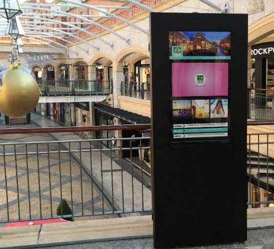 Quality Metal Shell Vertical Outdoor LCD Digital Signage 43 Inch Android / Windows AC 110-230V wholesale