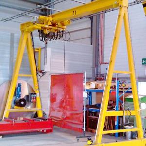 1 Ton Small Portable Gantry Crane Universal Wheels Smooth Starting And Stopping