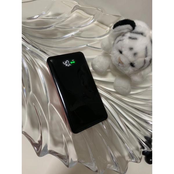 High Quality 2019 New 10000mAh Polymer Battery Mobile Power Bank UV finish Mirror Charger