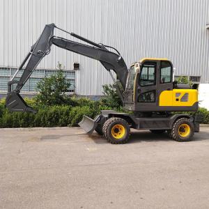 Bucket Large Red Digger Earth-Moving Machinery Large Compact Wheeled Excavator