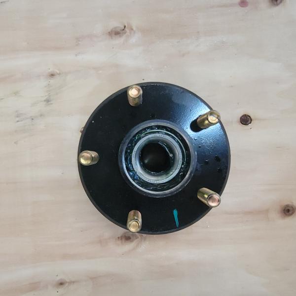 5*1/2" Bolt 114.3 PCD Galvanized Trailer Hub Assembly 2200lbs