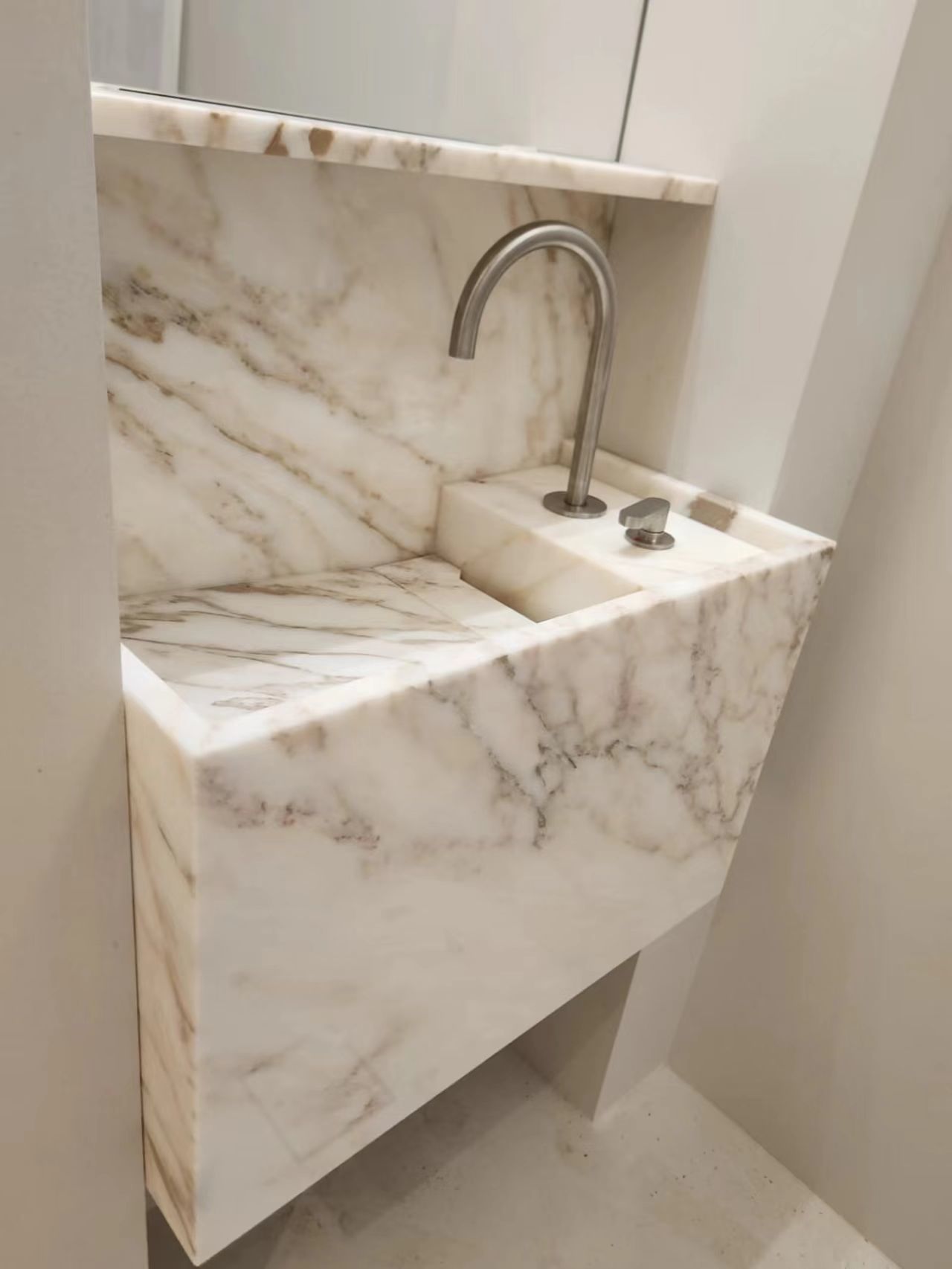 Calacatta Crestola Marble Vanity Top - Luxury Golden Veined Bathroom Countertop