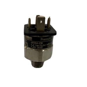 Cheap TRAFAG Temperature Transmitter Sensor 8298.86.2517/50443 With Thin-Film-on-Steel Measuring Princip for sale