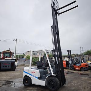 TCM 30 3 Tons 4.5 Meters Used Diesel Forklift 3 Stages Diesel Loading Machine High Efficiency