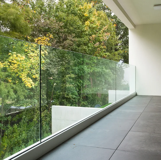 Custom 12mm Clear Tempered Glass With Aluminum U Channel For Railing Balustrade