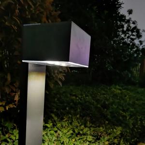 China Waterproof Solar Panel Garden Lights 60LM 3.7V 2000mAh Landscape Lamp Post on sale