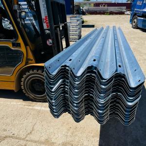Highway Guardrail Traffic Barrier Made of Galvanized Steel with CE/BV/ISO