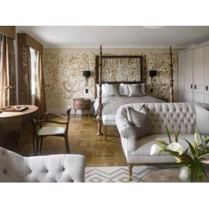 China Negeri Selangor luxury hotel inner furniture American style wood Bed with fabric bench and desk table chairs on sale