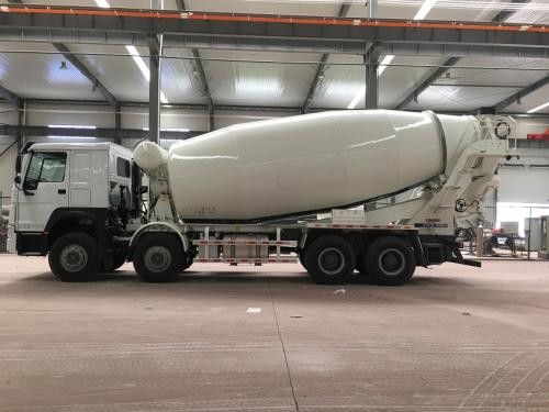 Sinotruk Howo Mixer Concrete Construction Equipment 8X4 Drive type 12 CBM